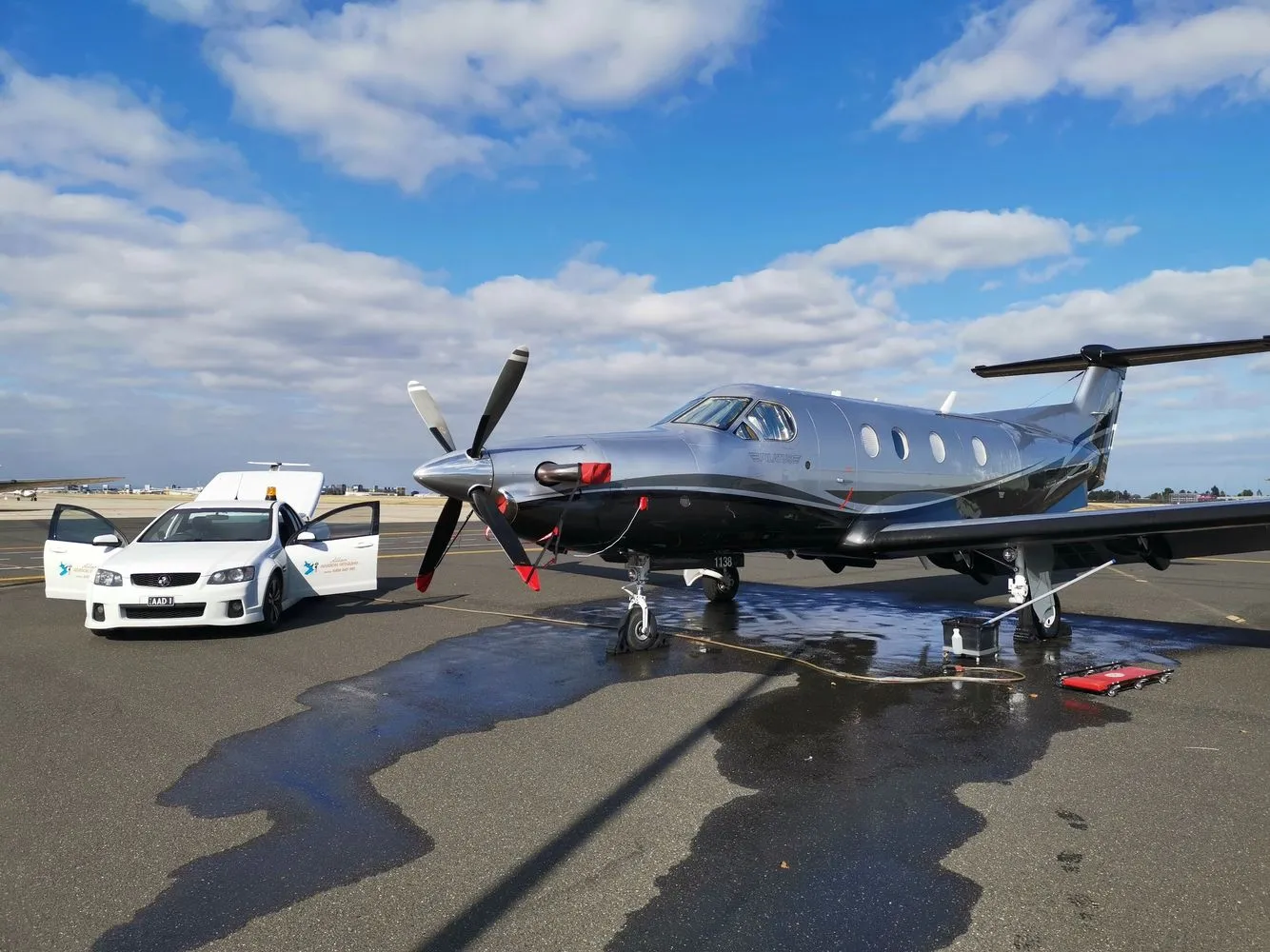 Jet Refined mobile service vehicle working alongside a Pilatus PC-12