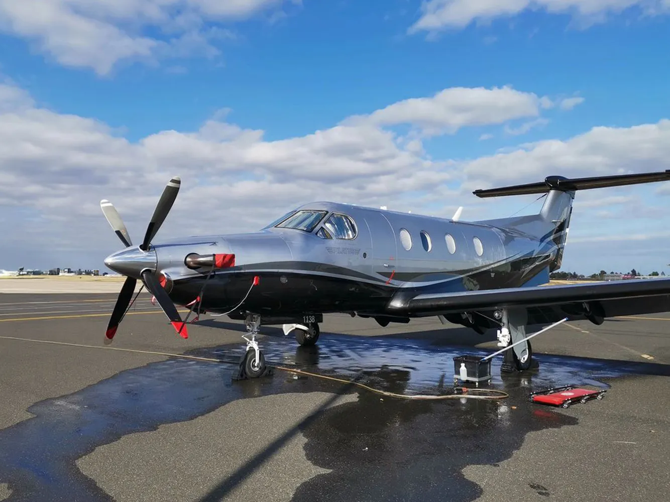 Jet Refined mobile service vehicle working alongside a Pilatus PC-12
